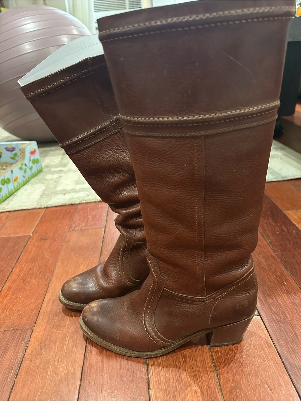 Women’s Frye Leather Boots - Picture 2 of 3